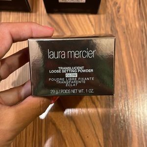 Translucent loose setting powder GLOW